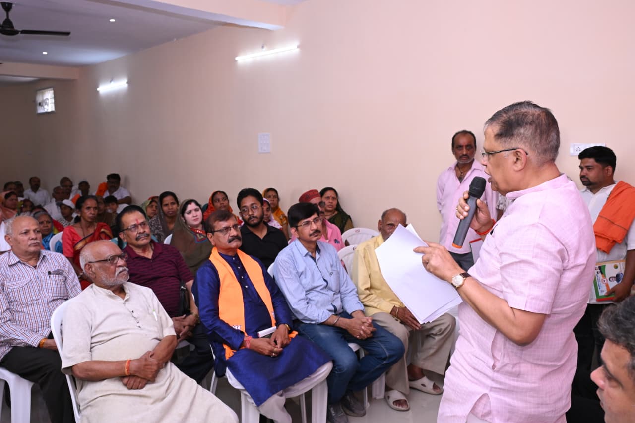 सेन जयंती के अवसर पर अमर अग्रवाल ने किया शोभा यात्रा का भव्य स्वागत, “बस्ती चलो अभियान” बना जन-आंदोलन: अमर अग्रवाल का बस्तियों में आत्मीय स्वागत, योजनाओं की सराहना में उमड़ी जनता