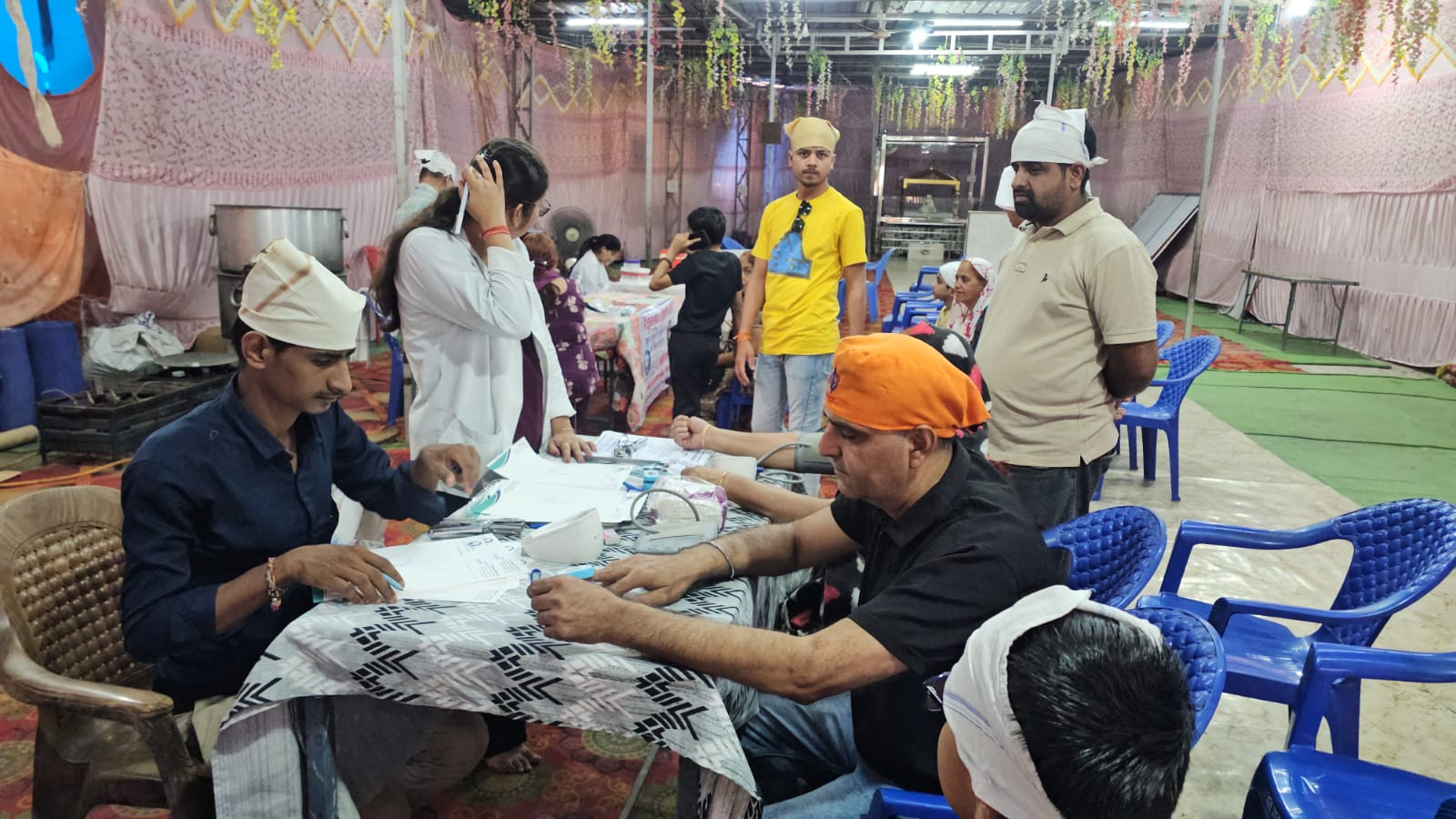 धन गुरु नानक दरबार, सिंधी कॉलोनी में निशुल्क स्वास्थ्य जाँच शिविर आयोजित, सैकड़ों लोगों ने लिया लाभ
