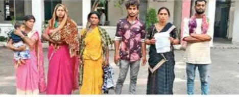 पुणे में मजदूर को बंधक बनाकर पीटने का आरोप, पत्नी ने एएसपी से लगाई गुहार