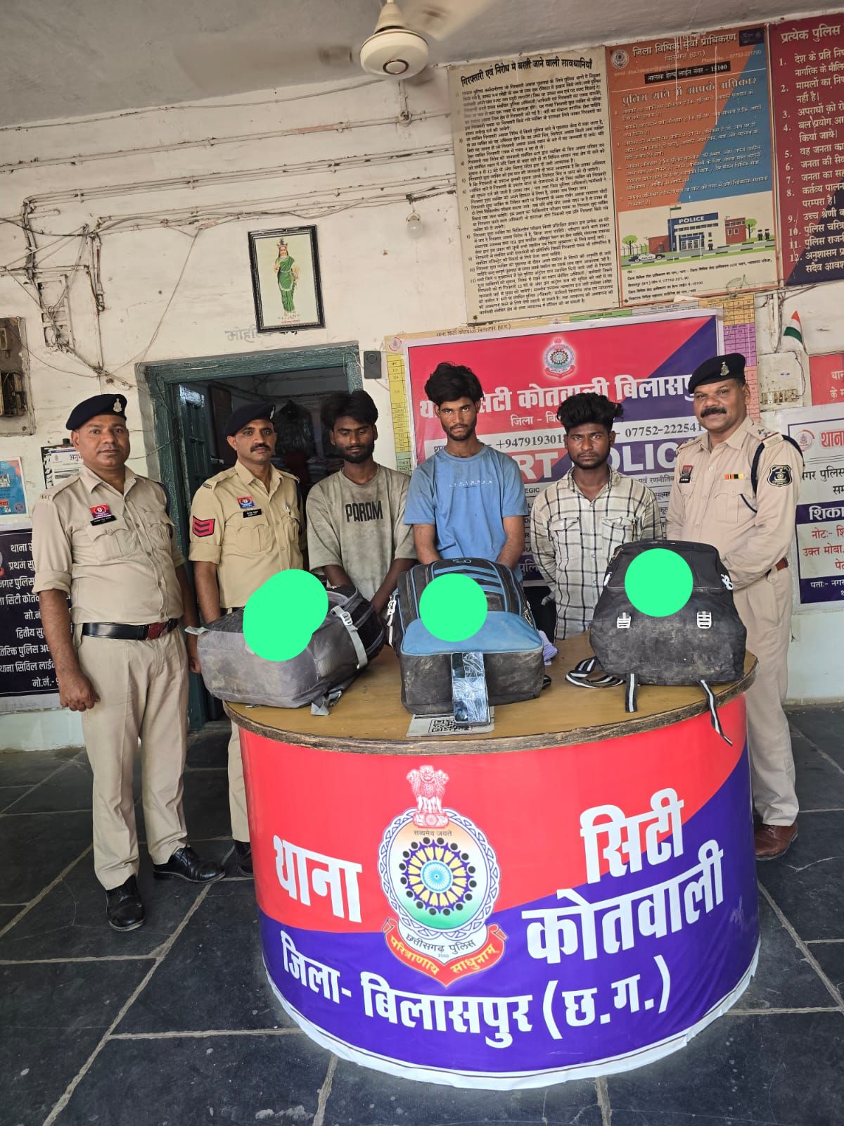 वाहन चेकिंग के दौरान 20 किलो गांजा जब्त, तीन आरोपी गिरफ्तार