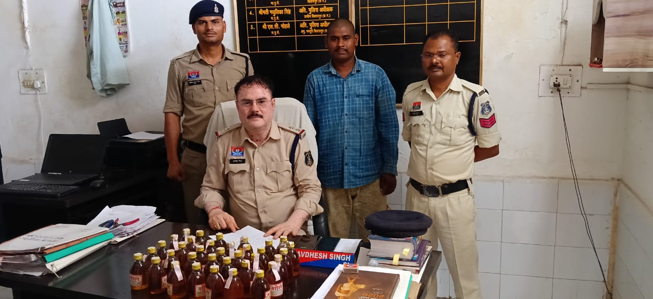 मल्हार में अवैध शराब बिक्री पर पुलिस की कार्रवाई, आरोपी रंगे हाथ गिरफ्तार