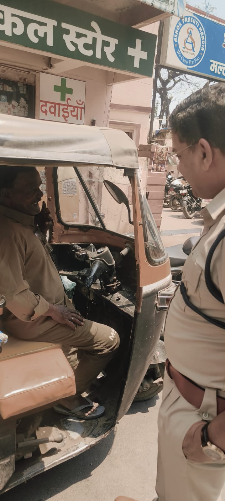 बिलासपुर में अब यूनिफॉर्म में दिखने लगे ऑटो चालक, यूनिफॉर्म अनिवार्यता की पहल, सात दिन की मोहलत के बाद सख्ती के संकेत