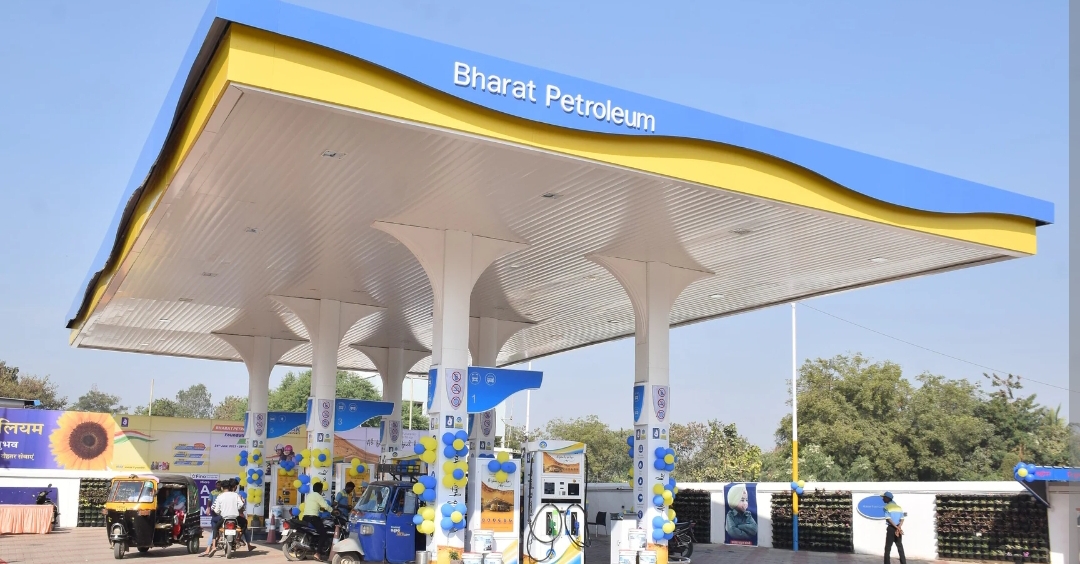 बदमाश युवको ने पेट्रोल पंप पर की मारपीट, आग लगाने की भी कोशिश