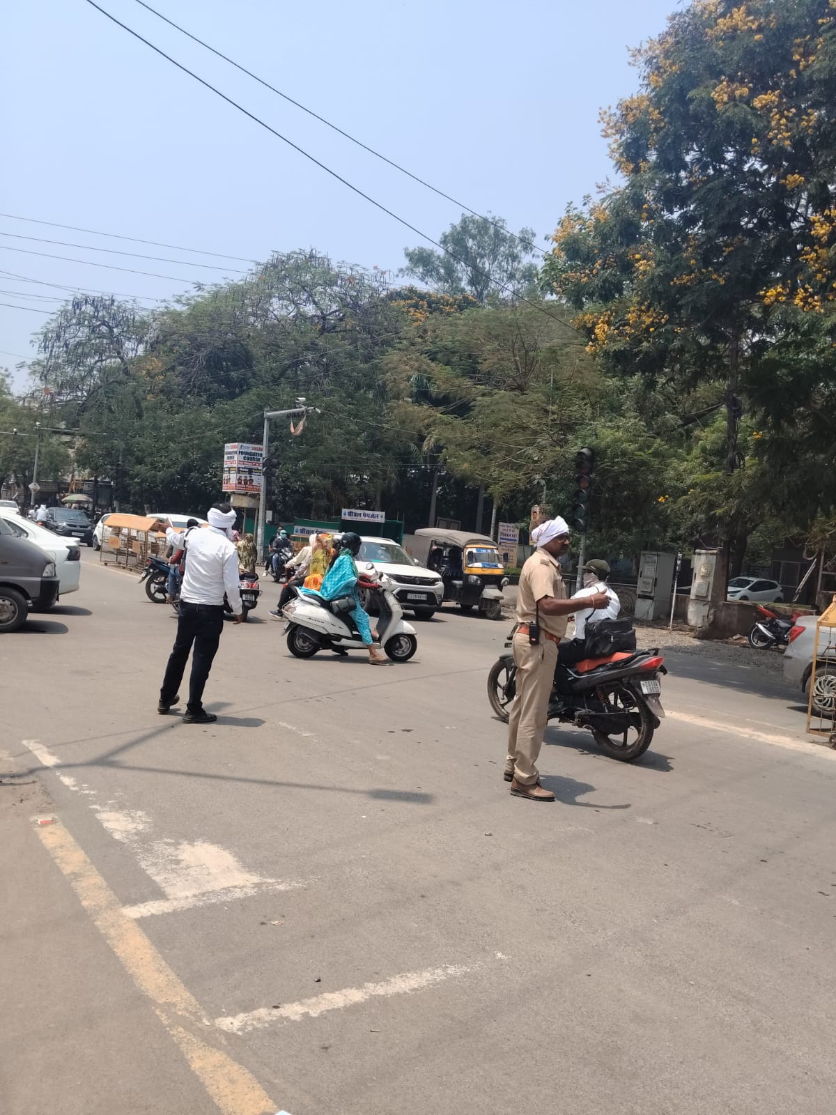 सीट बेल्ट-हेलमेट में लापरवाही बनी जानलेवा, यातायात पुलिस ने जारी किया विशेष सुरक्षा संदेश, ट्रैफिक सेंस विकसित करने पर जोर, नियमों के उल्लंघन पर सख्त कार्रवाई की चेतावनी