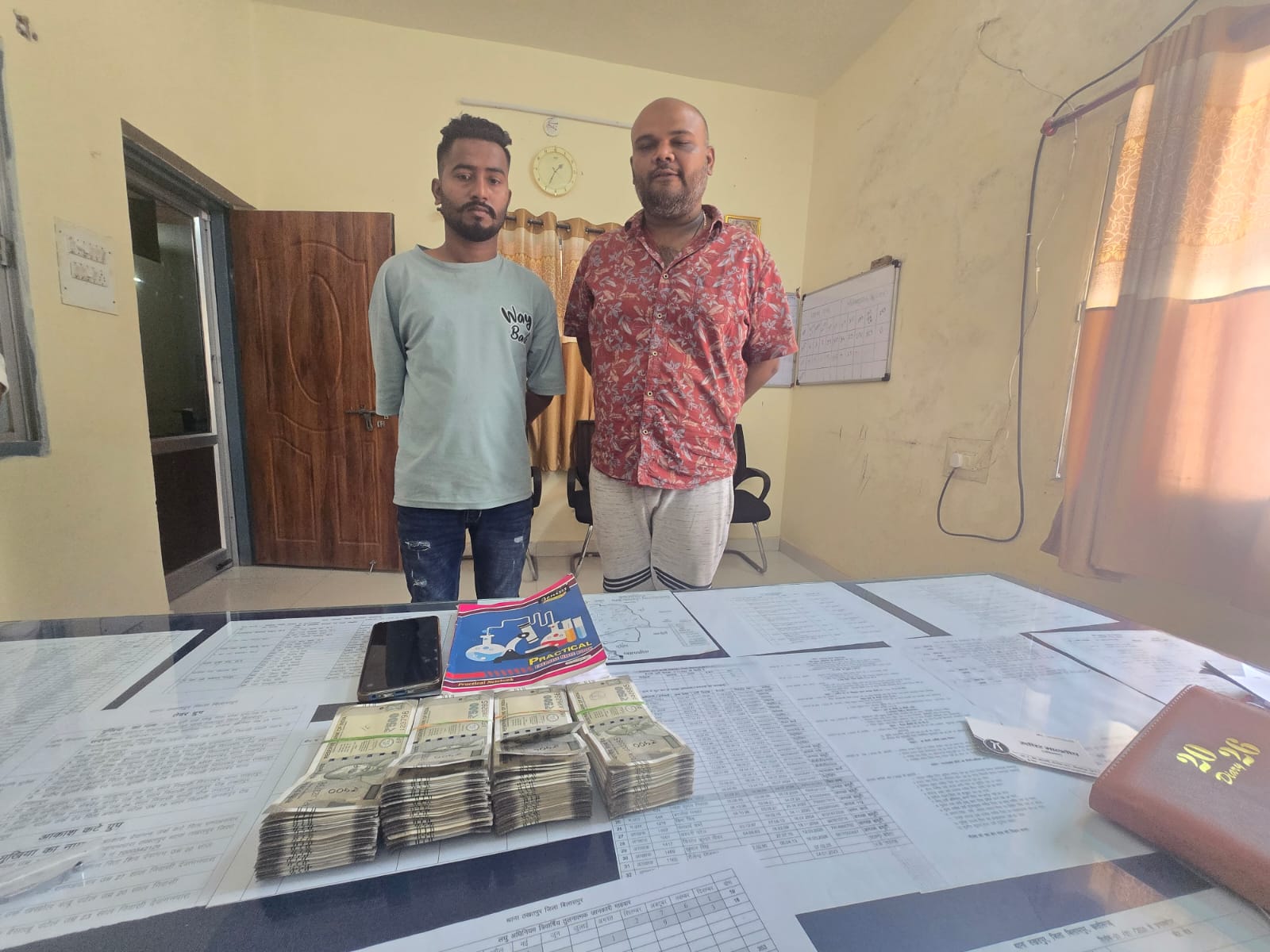 तखतपुर में सट्टा कारोबार पर पुलिस की कार्रवाई, दो आरोपी गिरफ्तार