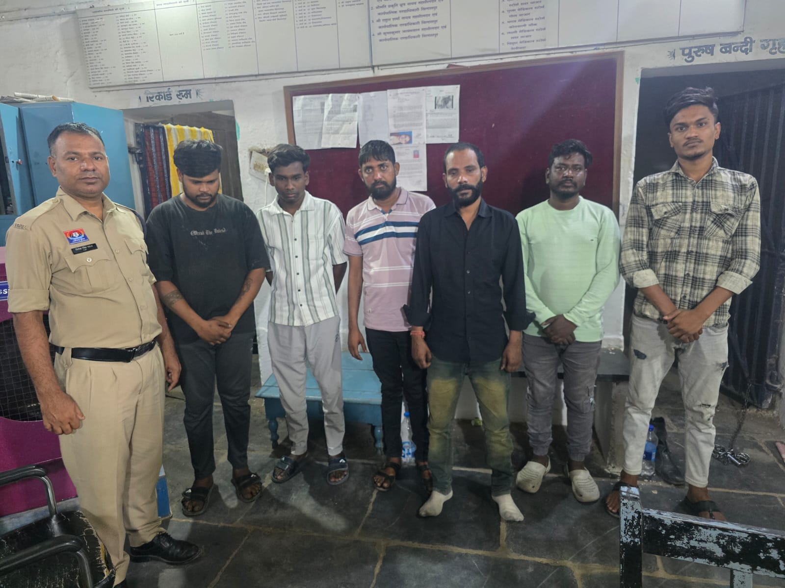 धारदार हथियार लहराकर दहशत फैलाने वाला आरोपी गिरफ्तार, चार पर प्रतिबंधक कार्रवाई