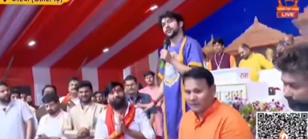 जब पंडित धीरेंद्र शास्त्री ने मंच पर बिलासपुर के बब्बर शेर कहकर ठाकुर राम सिंह का कराया सबसे परिचय, बताया अपनी ही कॉपी