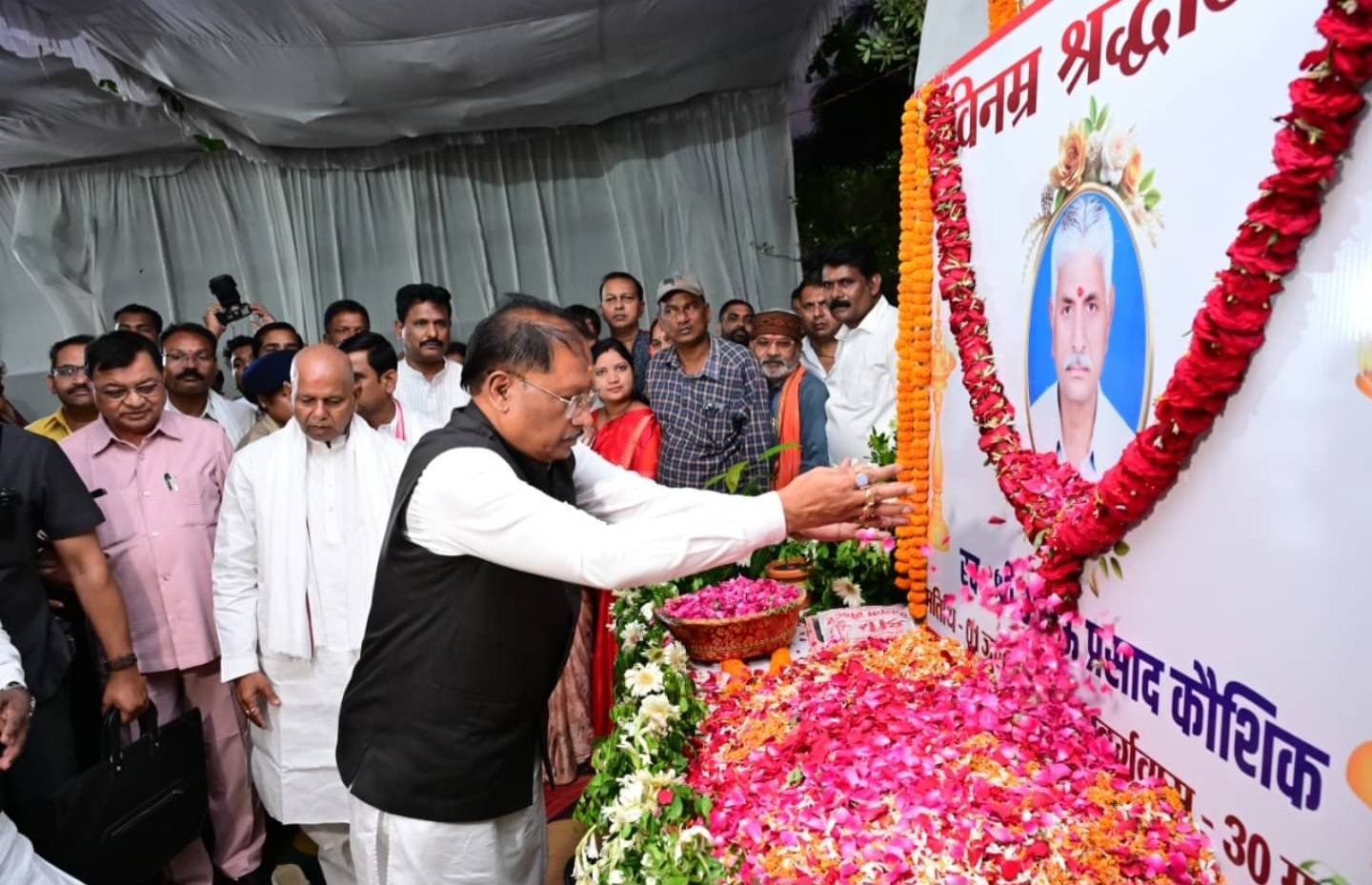 मुख्यमंत्री ने बिल्हा विधायक के भाई स्व. श्री भुलऊ प्रसाद कौशिक को दी श्रद्धांजलि