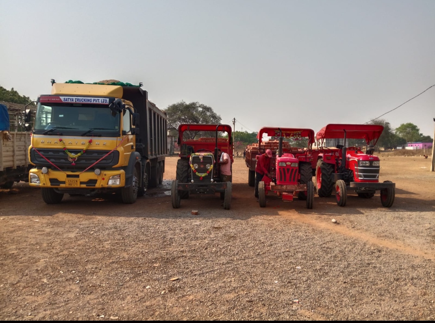खनिजो के अवैध परिवहन पर  कार्रवाई, 02 हाइवा व 03 ट्रैक्टर ट्राली जप्त