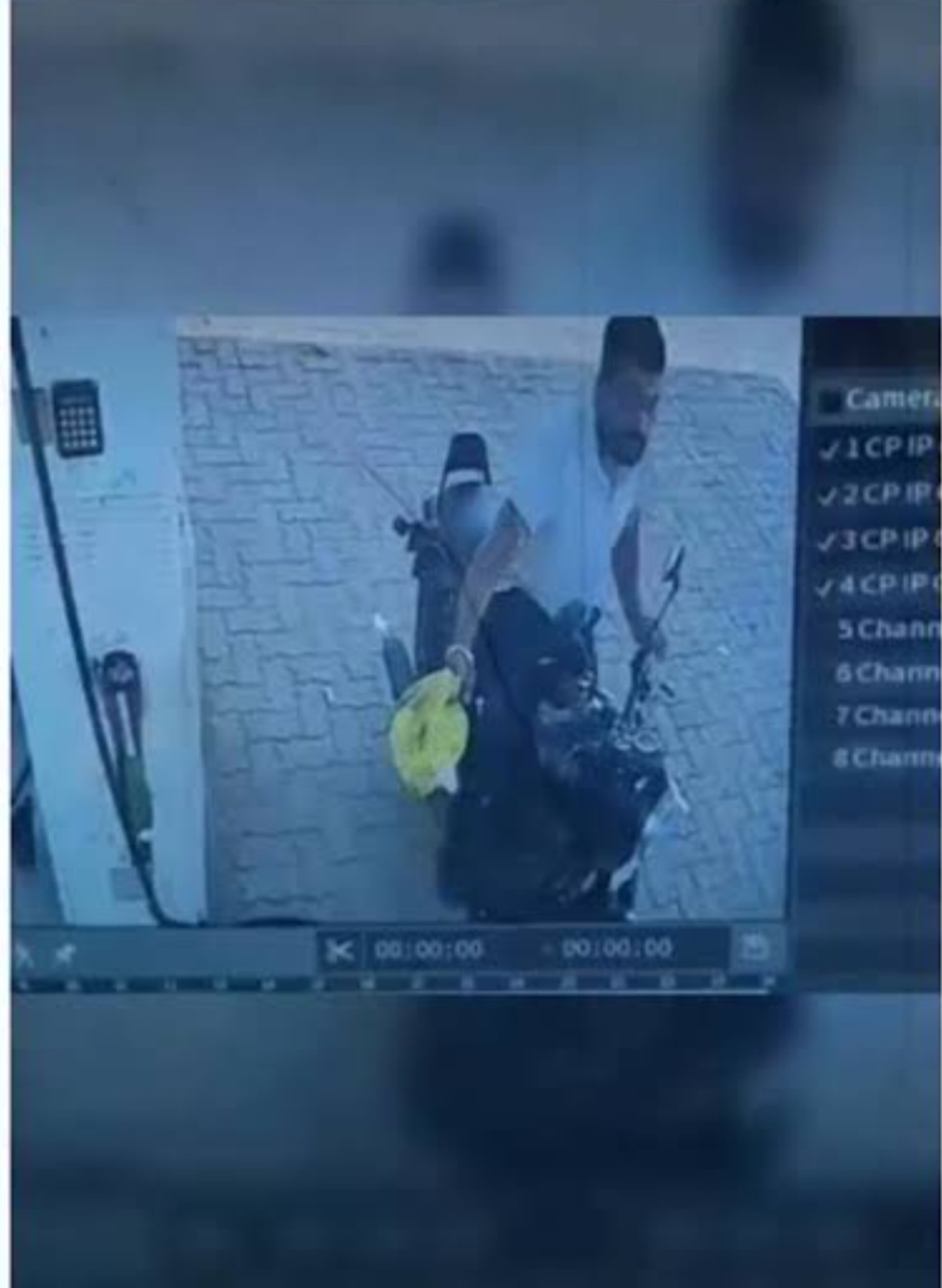 चलती बुलेट पर युवक ने खुद को लगाई आग, 90% तक झुलसा; हालत गंभीर