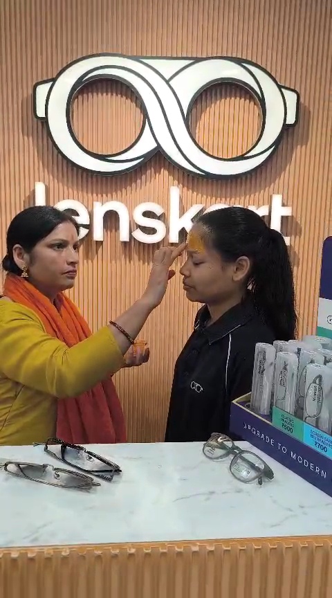 लेंसकार्ट के हिंदू विरोधी रवैया के खिलाफ बिलासपुर में भी भगवा ब्रिगेड का विरोध प्रदर्शन