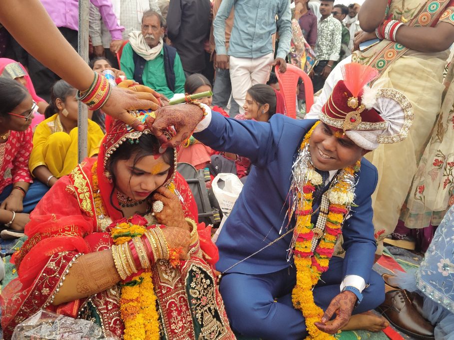 अक्षय तृतीया पर 19 अप्रैल को सामूहिक विवाह, वर-वधुओं को सौंपे गए शादी के जोड़े