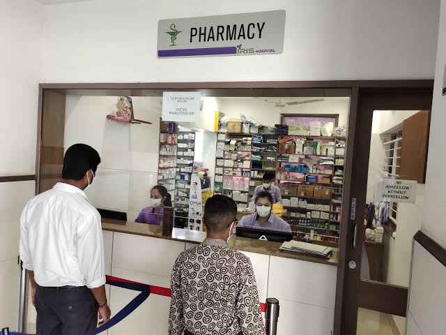 निजी अस्पतालों की मनमानी पर लगाम: अब मरीज अपनी पसंद से खरीद सकेंगे दवाएं, मरीज दवा खरीदने को नहीं हैं बाध्य , इसका लगाना होगा नोटिस