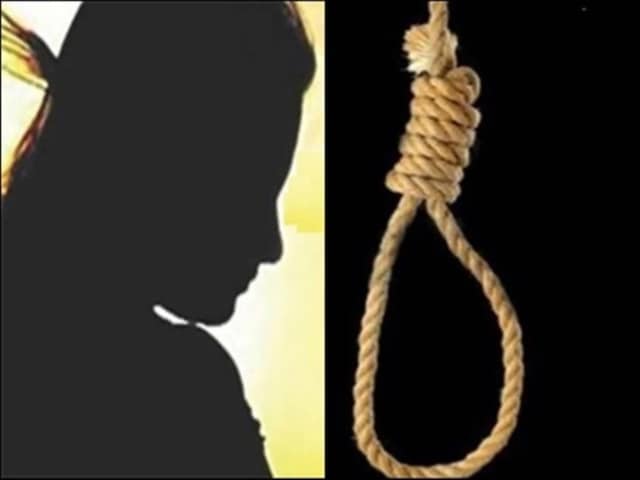 पति की मौत का सदमा नहीं सह सकी पत्नी, दो दिन बाद फांसी लगाकर दी जान