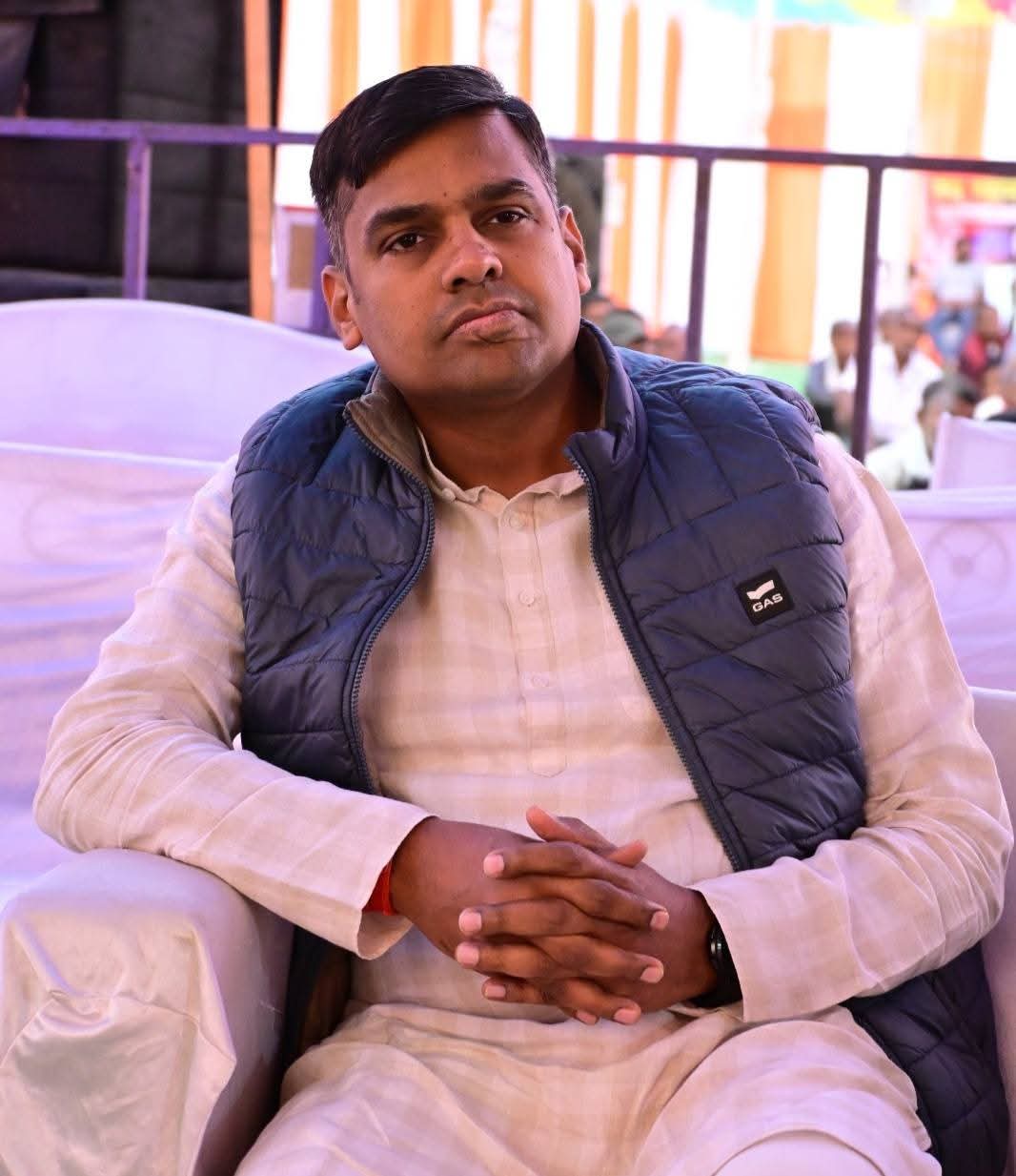 अशोकनगर–बिरकोना मार्ग बना अव्यवस्था की मिसाल: सड़क जर्जर, नाली घटिया, लाइट बंद—कांग्रेस ने दी आंदोलन की चेतावनी