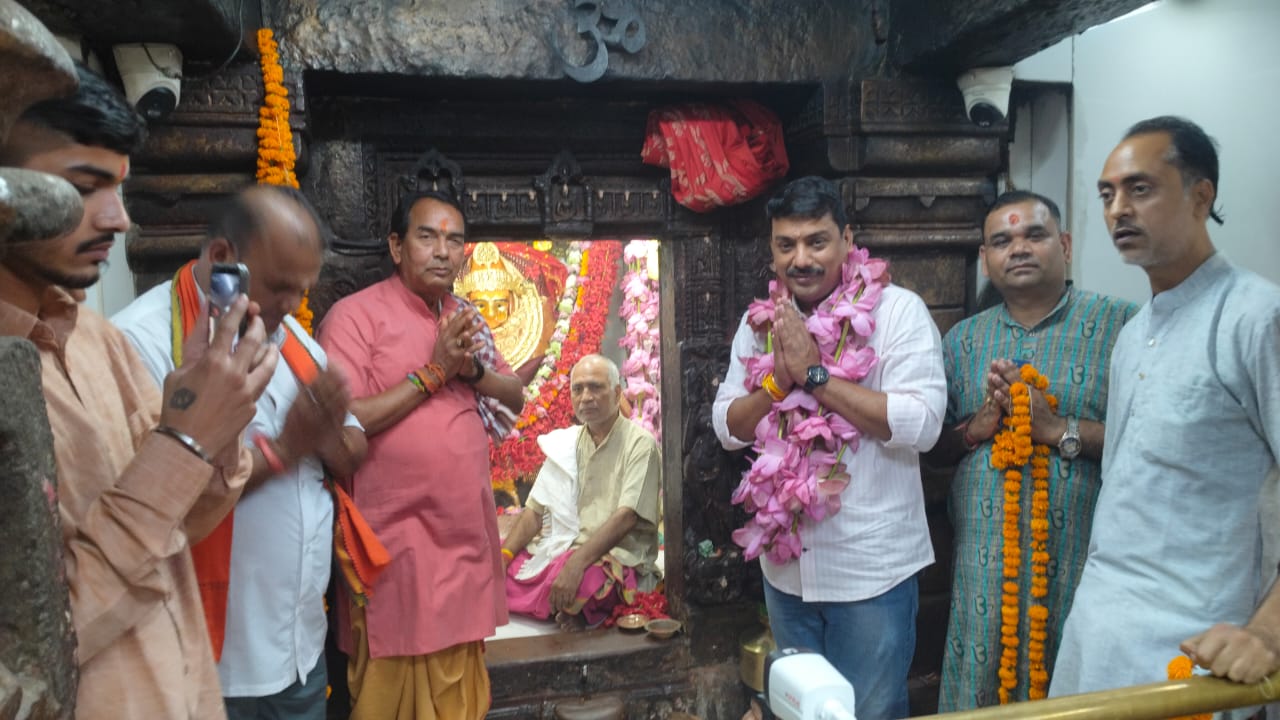 रतनपुर में आस्था और जनसेवा का संदेश: विधायक सुशांत शुक्ला ने जन्मदिन पर मां महामाया का लिया आशीर्वाद