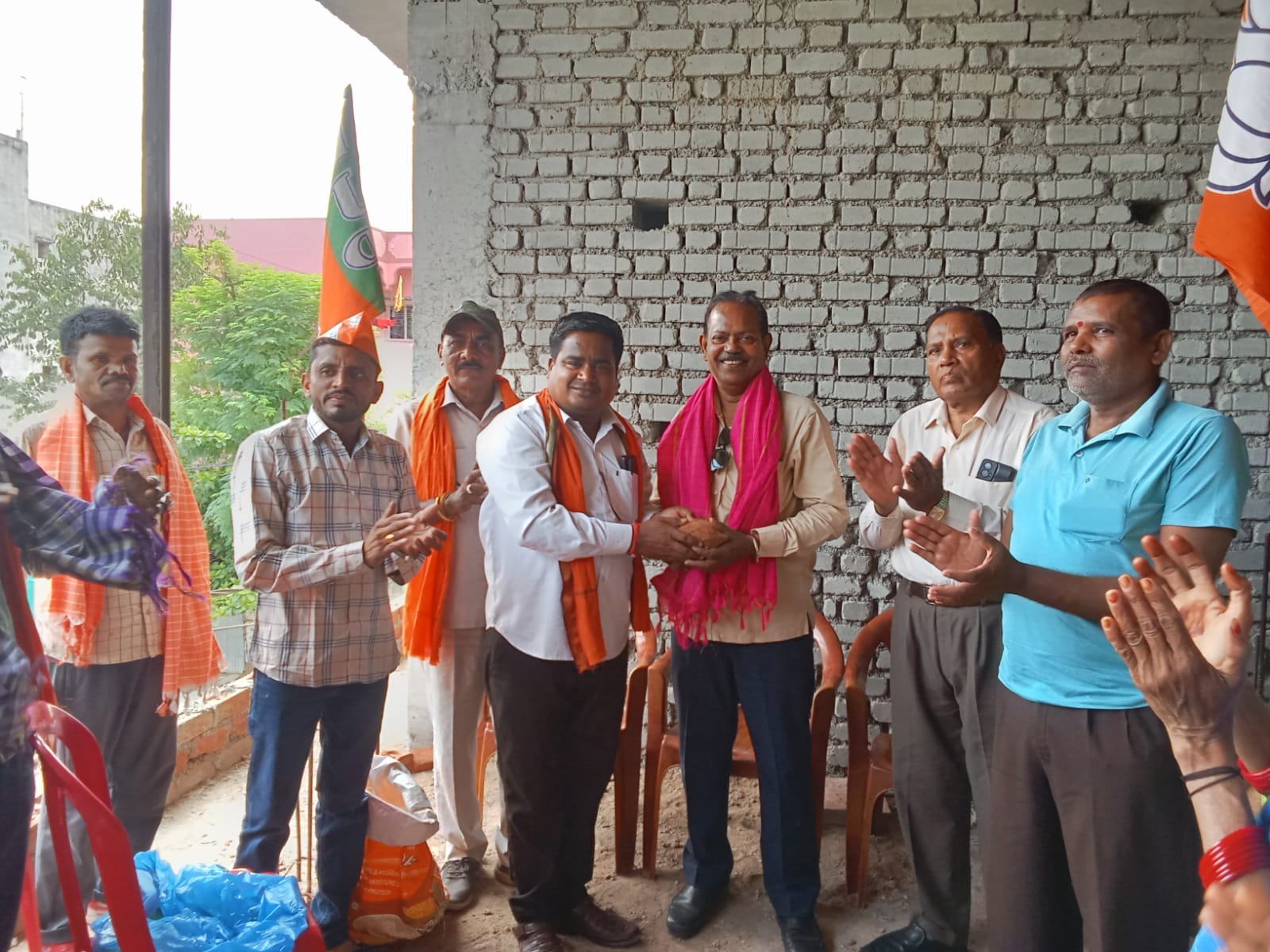बिलासपुर में मजदूर दिवस पर श्रमिकों का सम्मान, झुग्गी-झोपड़ी प्रकोष्ठ का आयोजन