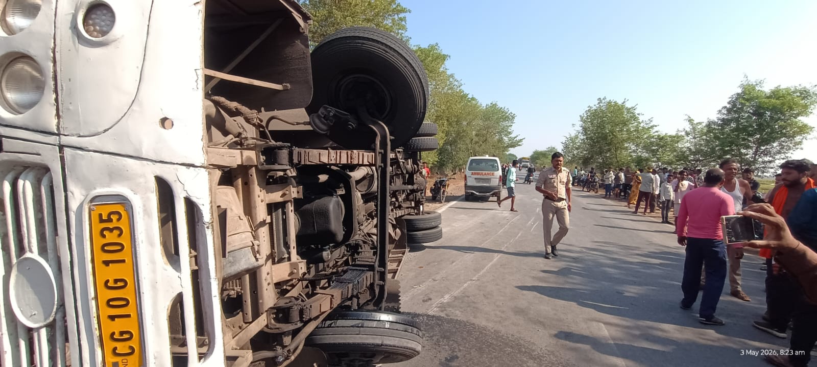 जांजगीर-चांपा में यात्री बस पलटी, 14 घायल — 5 की हालत गंभीर, जिला अस्पताल रेफर