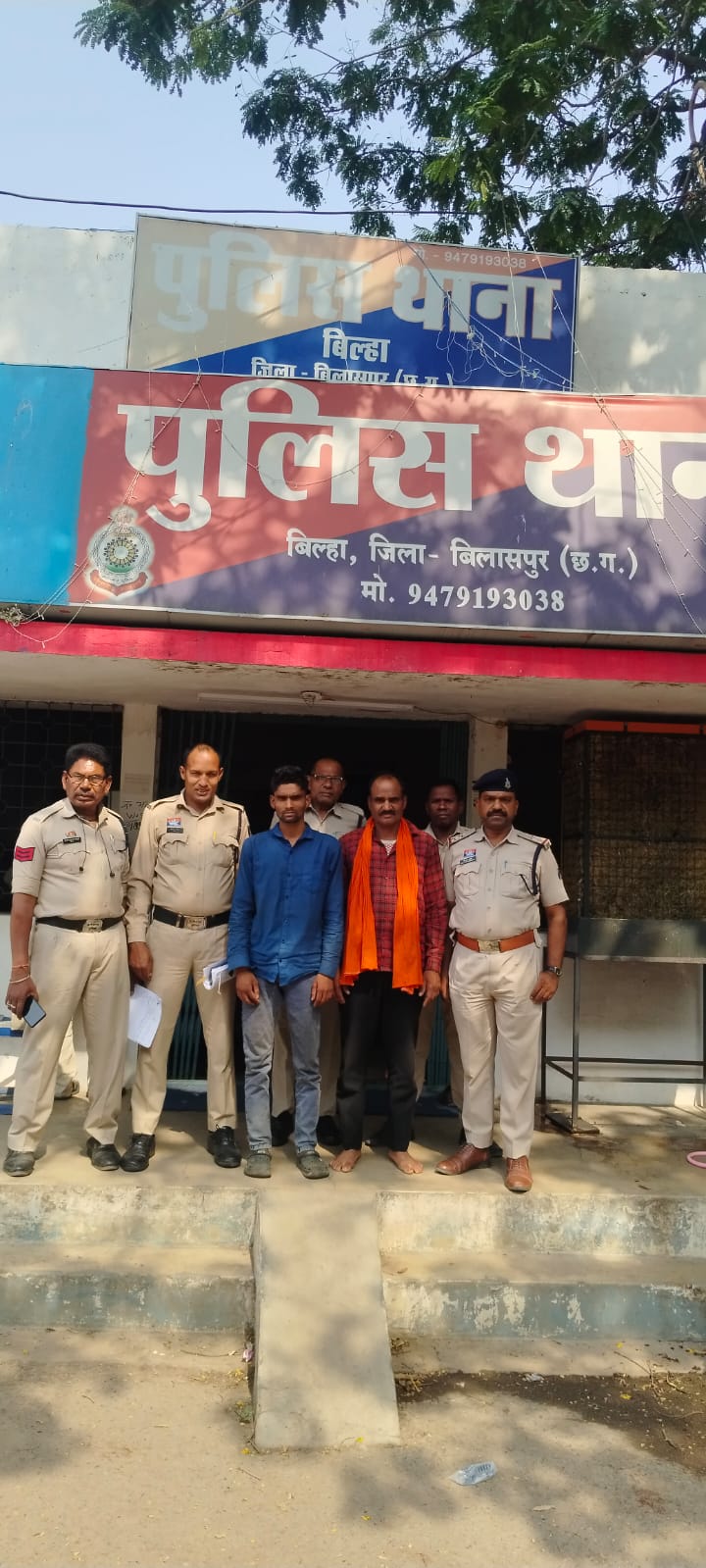 बेटे ने नाबालिग से रेप कर किया उसे गर्भवती और फिर अपने बेटे का साथ देने उसका पिता धमकाने लगा लड़की को