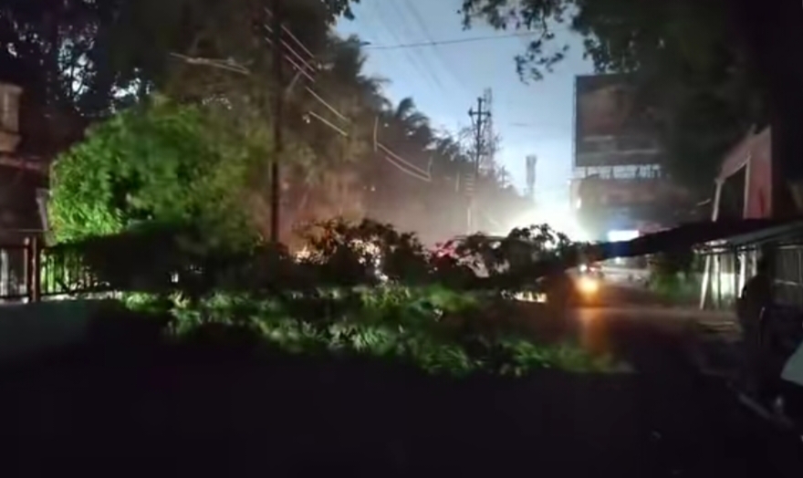 बे मौसम आंधी तूफान से अंधेरे में डूबा बिलासपुर, बारिश ने मचाई आफत
