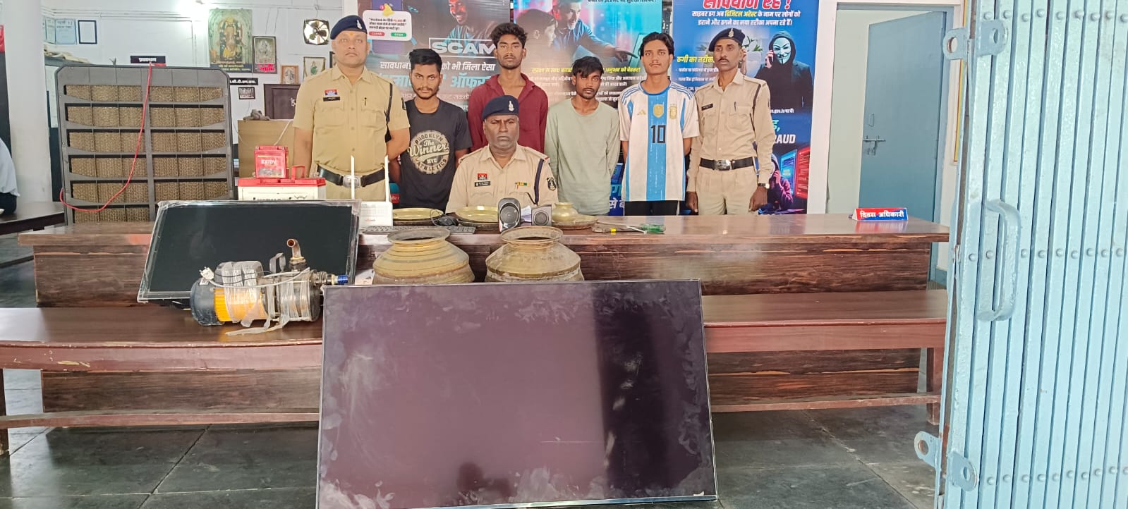 सिलसिलेवार चोरी का खुलासा, चार आरोपी गिरफ्तार , चांपा पुलिस ने लाखों का सामान किया बरामद