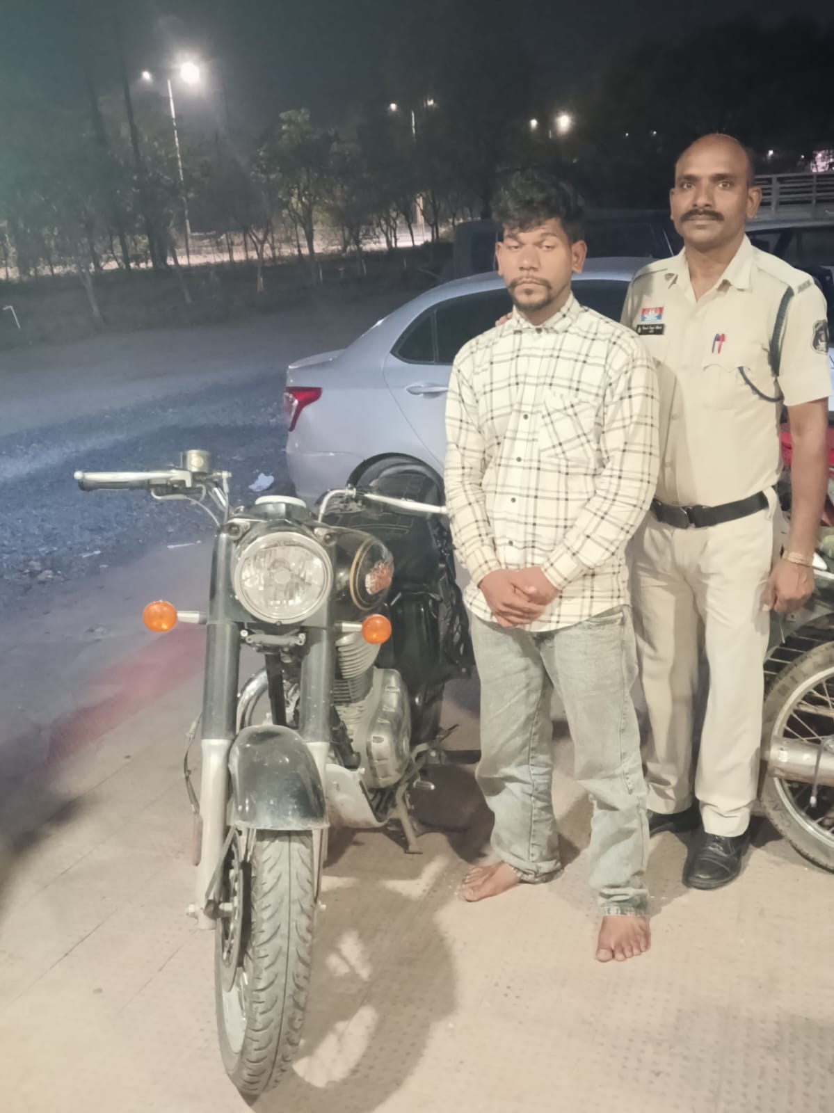 ट्रांसपोर्ट नगर में लूट और मारपीट करने वाले दो आरोपी गिरफ्तार, एक फरार