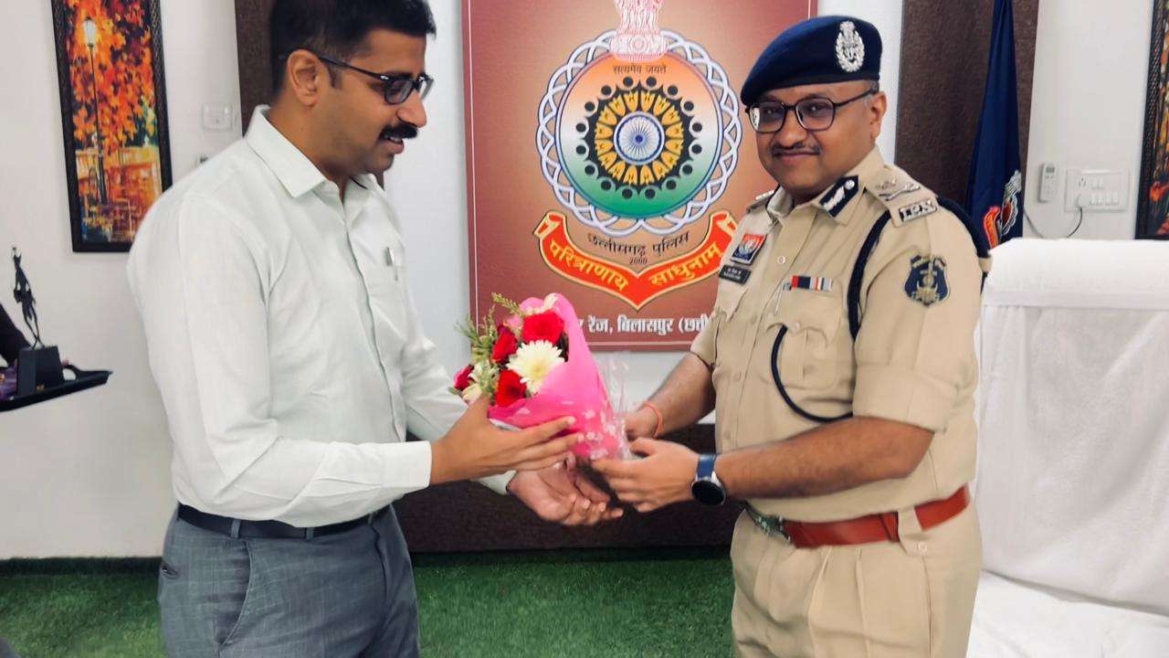 केंद्रीय प्रतिनियुक्ति पर रवाना हुए एसपी आंजनेय वार्ष्णेय, बिलासपुर रेंज में हुआ गरिमामयी विदाई समारोह