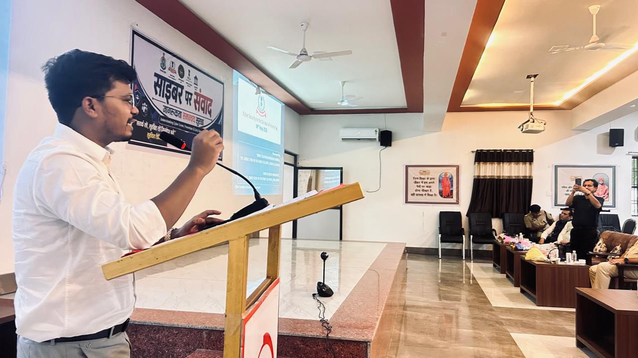 साइबर अपराध के खिलाफ पुलिस, बैंक और एजेंसियां एक मंच पर, बिलासपुर में आयोजित हुआ “साइबर पर संवाद” कार्यक्रम