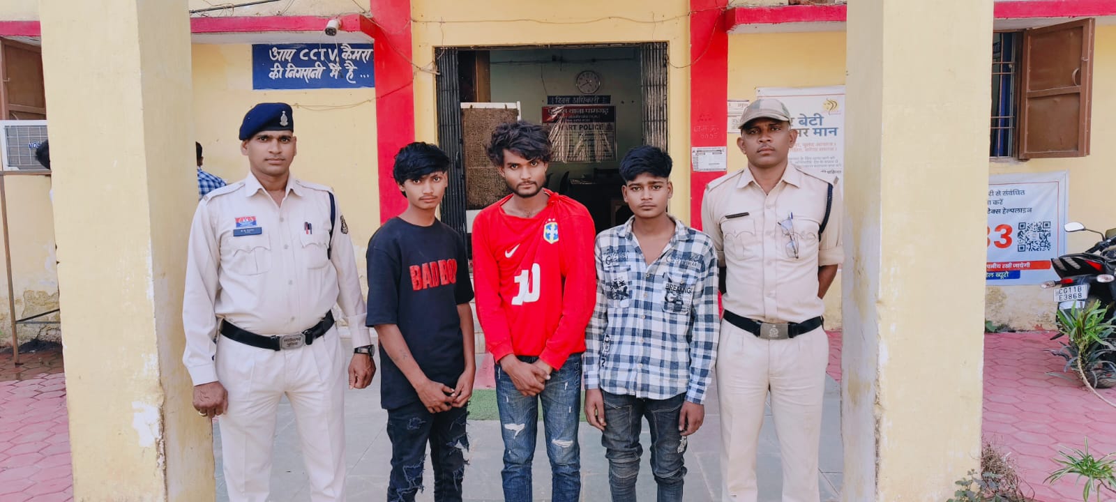 घर में घुसकर बाइक चोरी करने वाले 3 आरोपी गिरफ्तार, एक नाबालिग भी शामिल