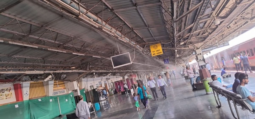 बिलासपुर रेलवे स्टेशन पर लगे मिस्टिंग मशीन से राहत कम और आफत अधिक