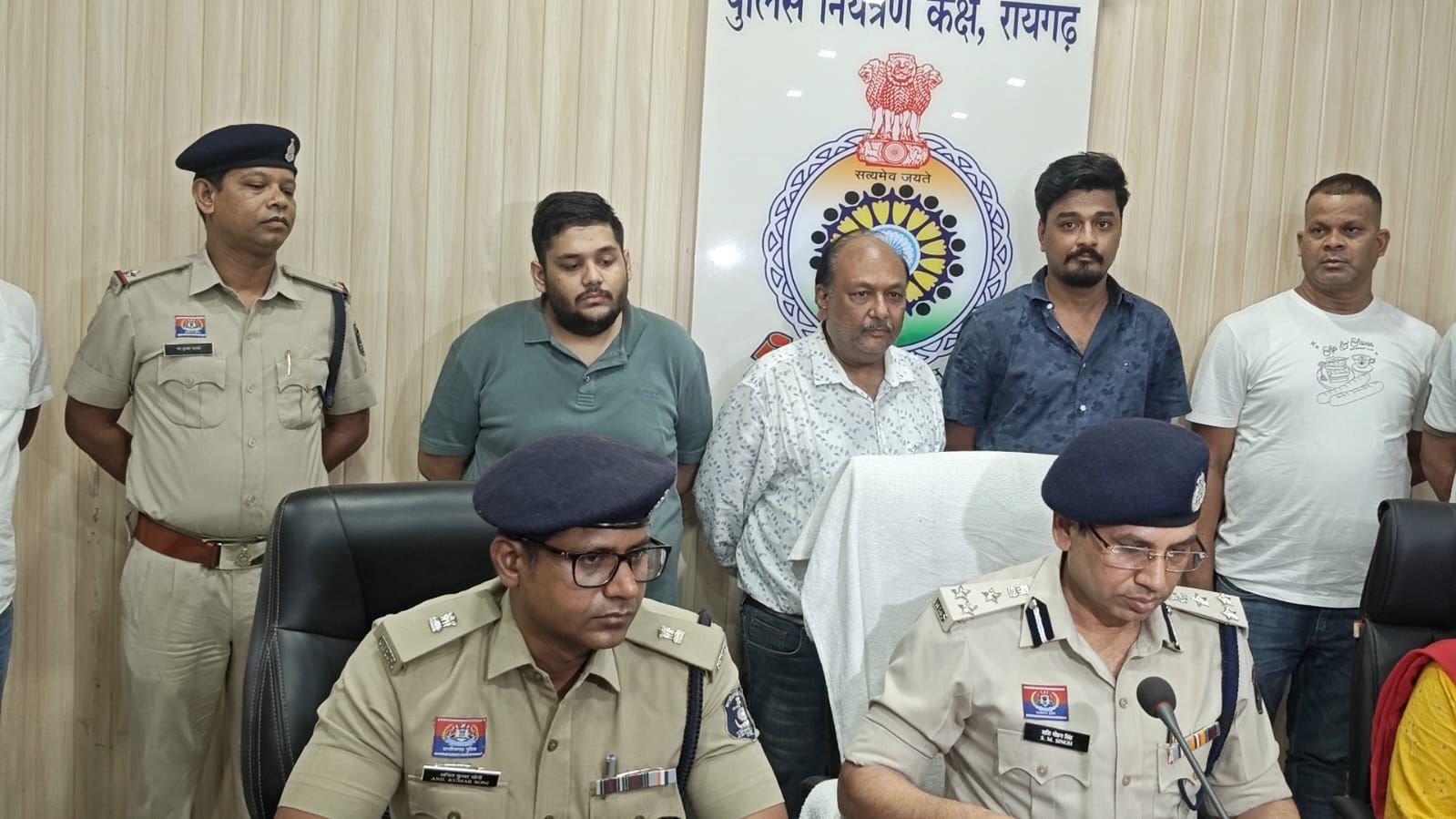 रायगढ़ पुलिस की बड़ी कार्रवाई : ऑनलाइन क्रिकेट सट्टा सिंडिकेट का भंडाफोड़, 1 करोड़ से अधिक नकदी जब्त