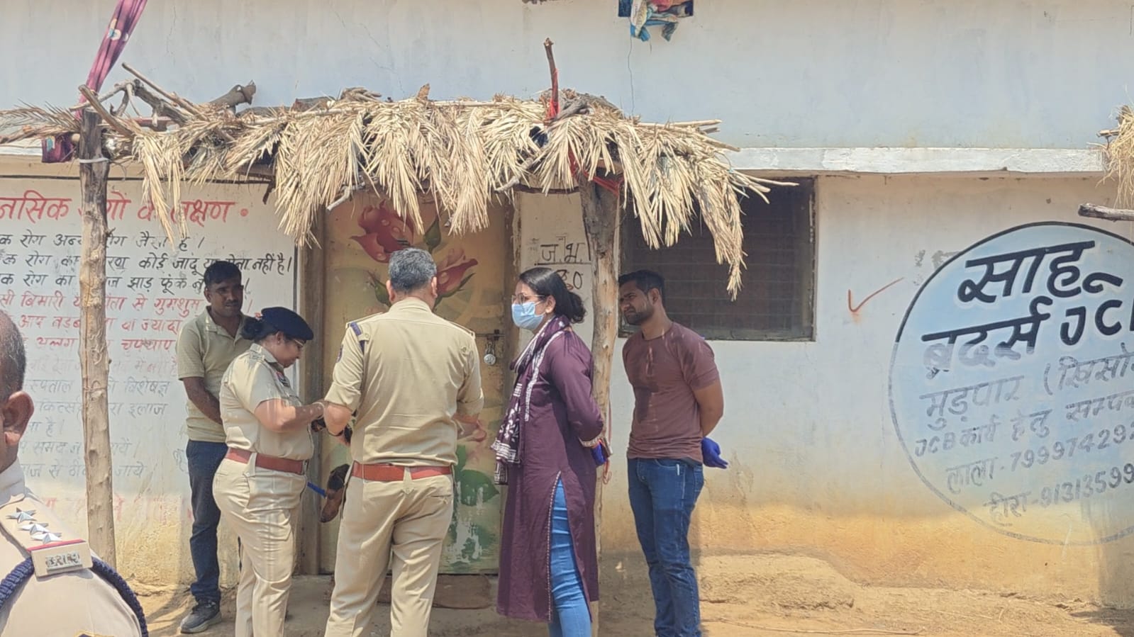 जमीन विवाद में एक ही परिवार के चार लोगों की हत्या, पिता-पुत्र गिरफ्तार