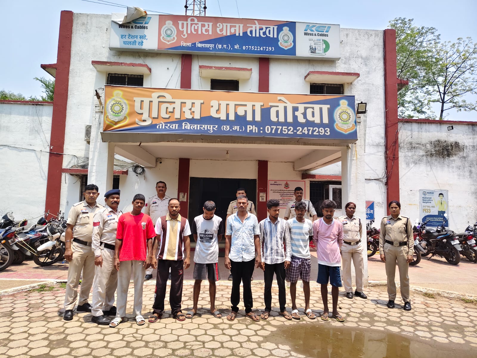 फरार वारंटियों पर तोरवा पुलिस की बड़ी कार्रवाई, 10 वारंट तामील