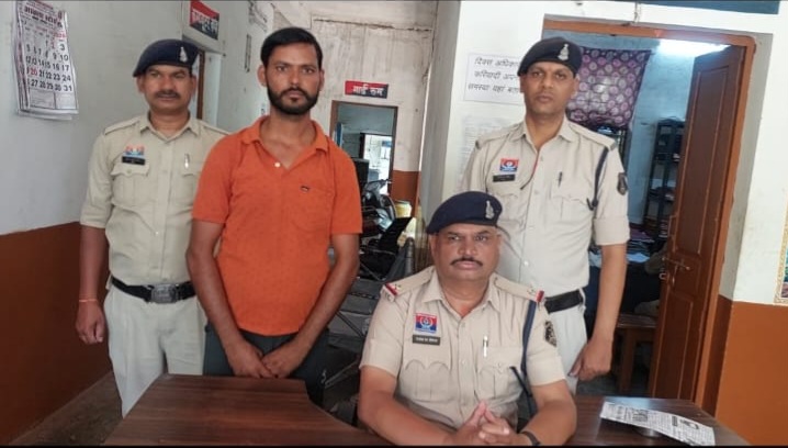 बियर बोतल से हमला करने वाला फरार आरोपी मध्यप्रदेश से गिरफ्तार