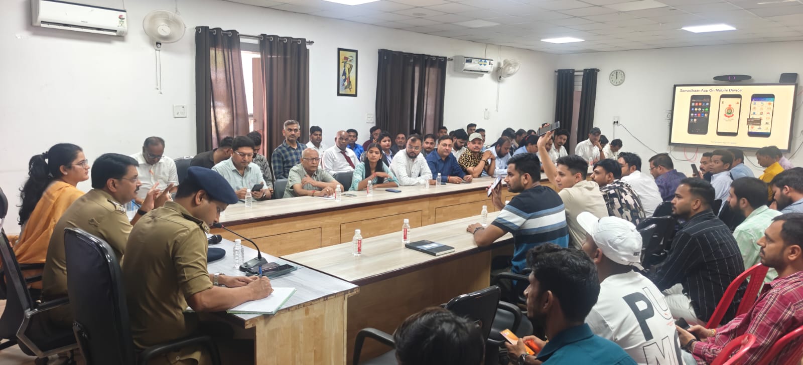 बिलासपुर पुलिस ने होटल संचालकों को दी ‘समाधान ऐप’ की जानकारी, हर अतिथि का विवरण अपलोड करना होगा अनिवार्य