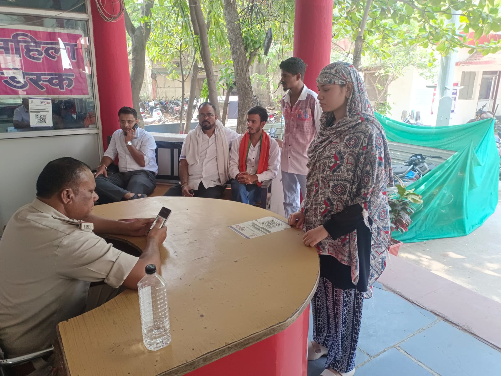 सूने मकान से मोबाइल, टैबलेट और स्पीकर चोरी, पीड़ित पक्ष लगा रहा थाने के चक्कर