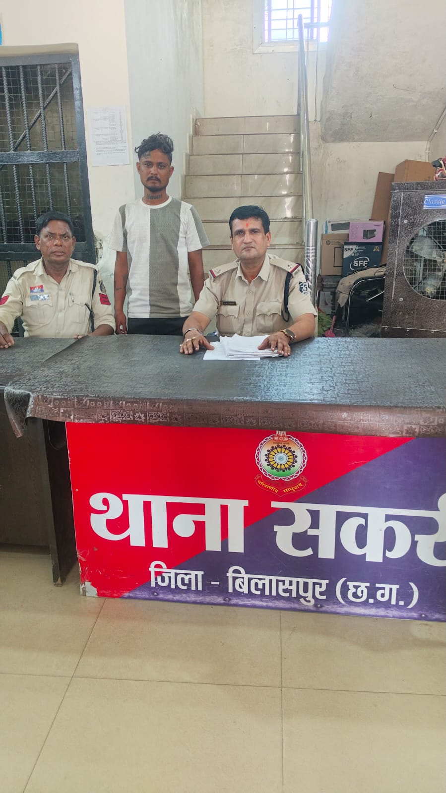 शराब पीने के लिए पैसे नहीं देने पर युवक से मारपीट, एक आरोपी गिरफ्तार