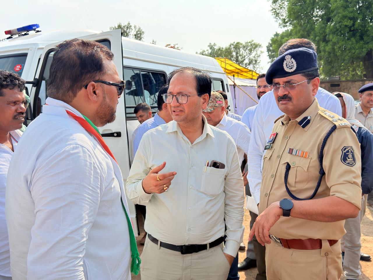 सुशासन शिविर के बाहर कांग्रेस का प्रदर्शन, कॉलेज और सहकारी बैंक की मांग उठी