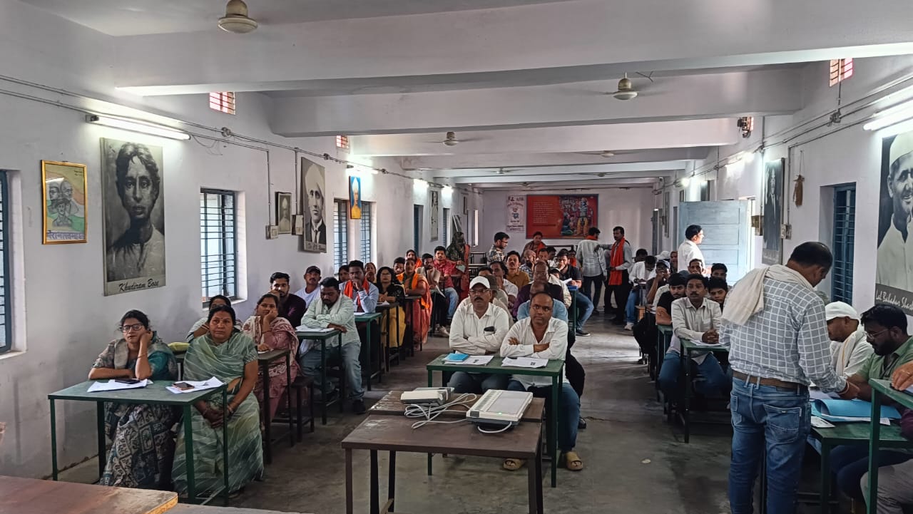 शिवनन्दनपुर नगर पंचायत आम निर्वाचन 2026 हेतु अभ्यर्थियों की महत्वपूर्ण बैठक संपन्न, रिटर्निंग ऑफिसर ने दी निर्वाचन प्रक्रिया, आचार संहिता एवं मतदान संबंधी विस्तृत जानकारी
