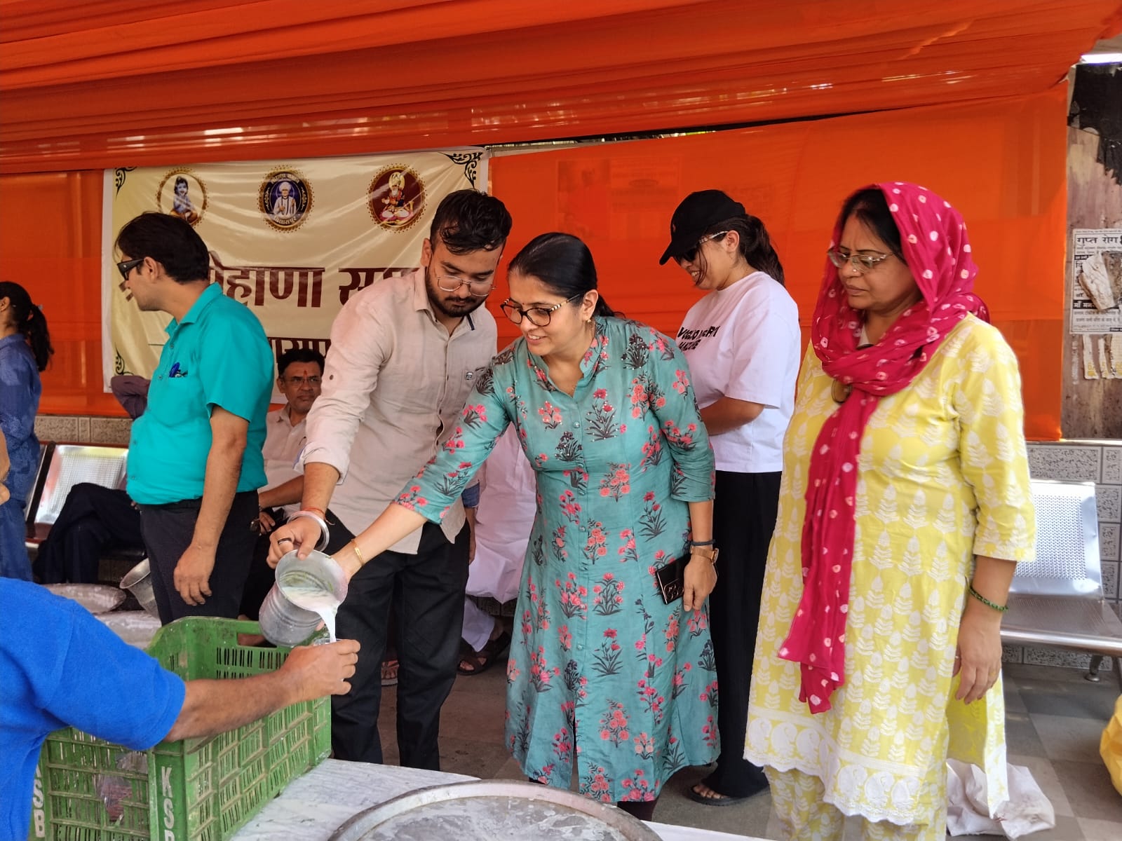 पुरुषोत्तम मास में लोहाणा समाज ने किया छाछ वितरण सेवा कार्य