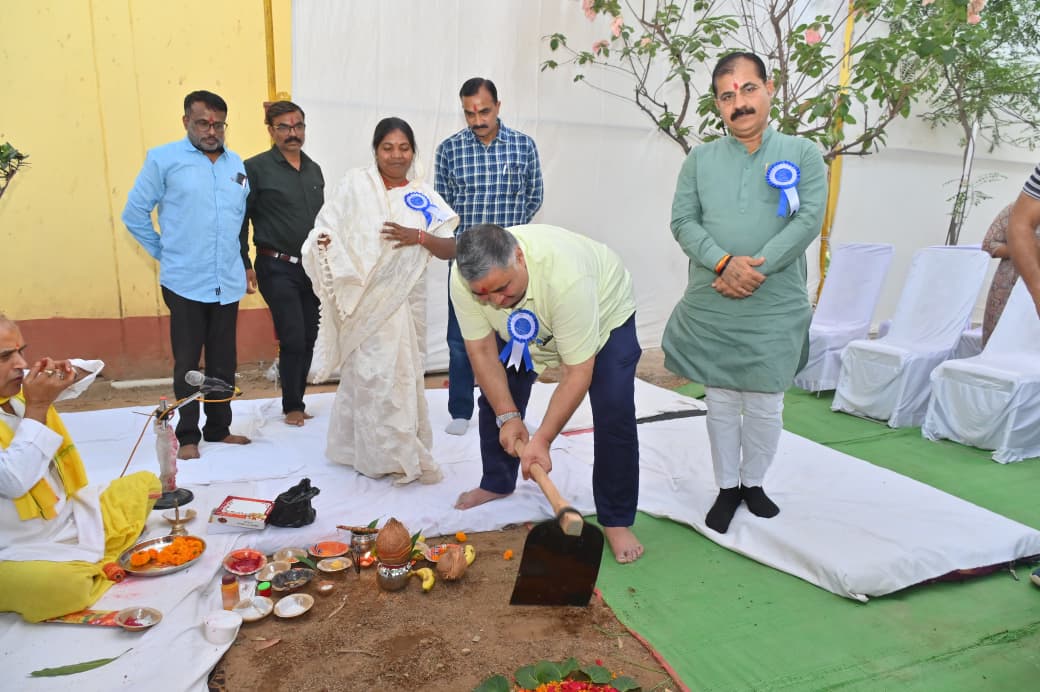 कैबिनेट मंत्री राजेश अग्रवाल ने नवापारा शहरी सामुदायिक स्वास्थ्य केन्द्र में नवीन ऑपरेशन थियेटर का किया लोकार्पण,,,,