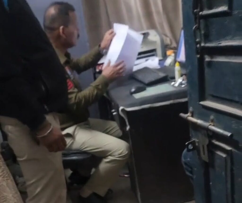 रिश्वत मांगने के आरोप में प्रधान आरक्षक पर गिरी गाज एसएसपी ने किया निलंबित