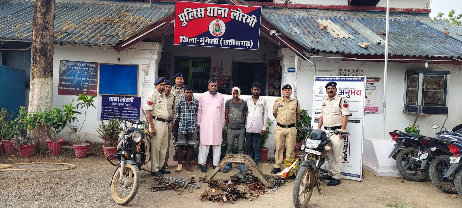 नवलपुर गुड़ फैक्ट्री में चोरी का खुलासा, चार आरोपी गिरफ्तार