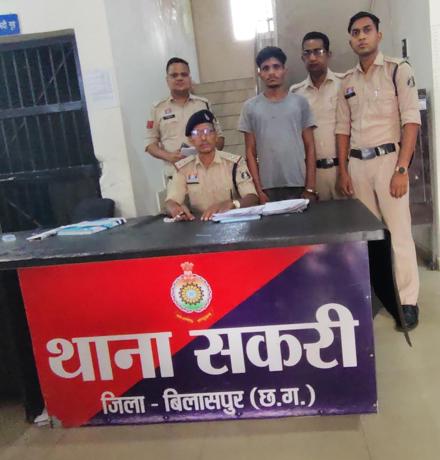 अपनी पूर्व प्रेमिका को धोखा देकर किसी और लड़की के साथ भागने वाले युवक के खिलाफ शिकायत के बाद प्रेमी हुआ बलात्कार के आरोप में गिरफ्तार