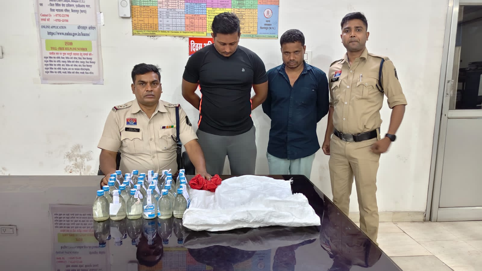 जिला अस्पताल के पास थी अवैध शराब की सप्लाई की तैयारी, कार सहित दो आरोपी गिरफ्तार