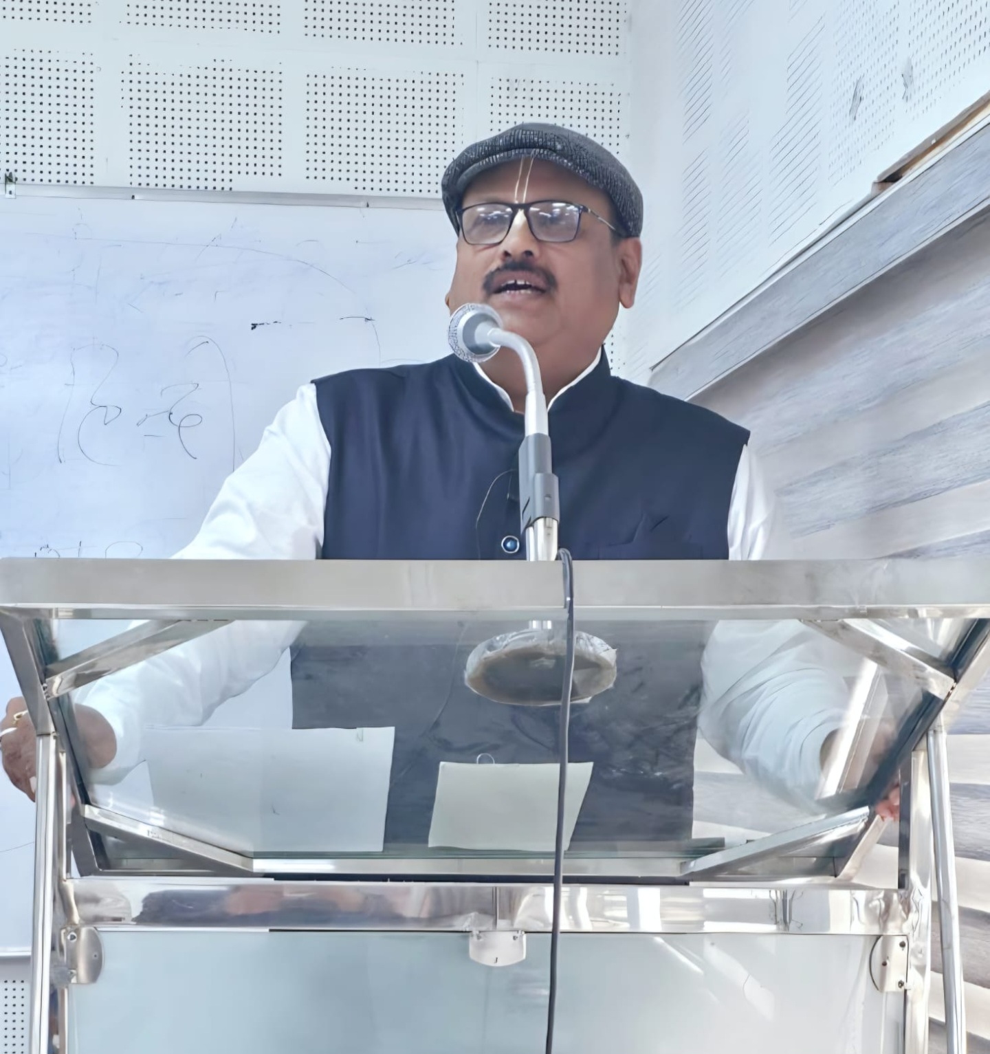 भूमंडलीकरण के युग में हिन्दीएस ई सी एल में डॉ. संजय अनंत का व्याख्यान