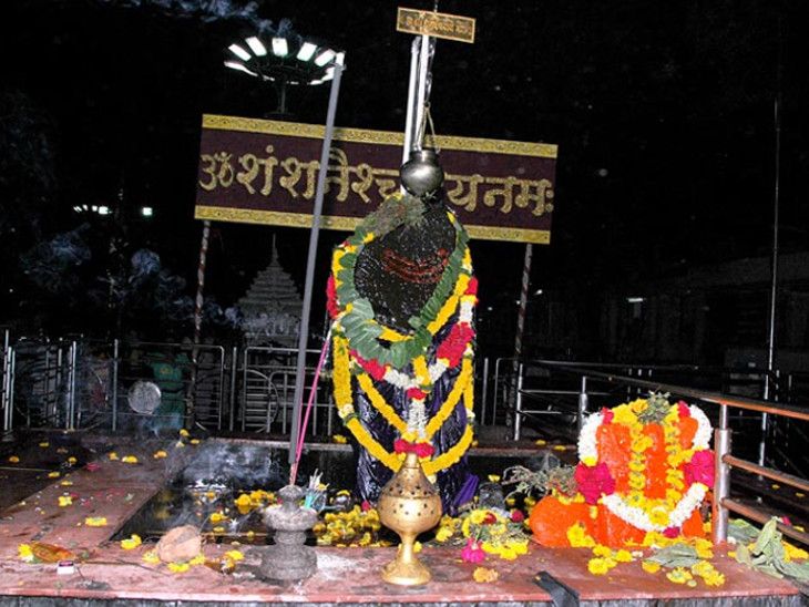 13 साल बाद बने दुर्लभ संयोग में मनाई गई शनि जयंती, मंदिरों में उमड़ी श्रद्धालुओं की भीड़