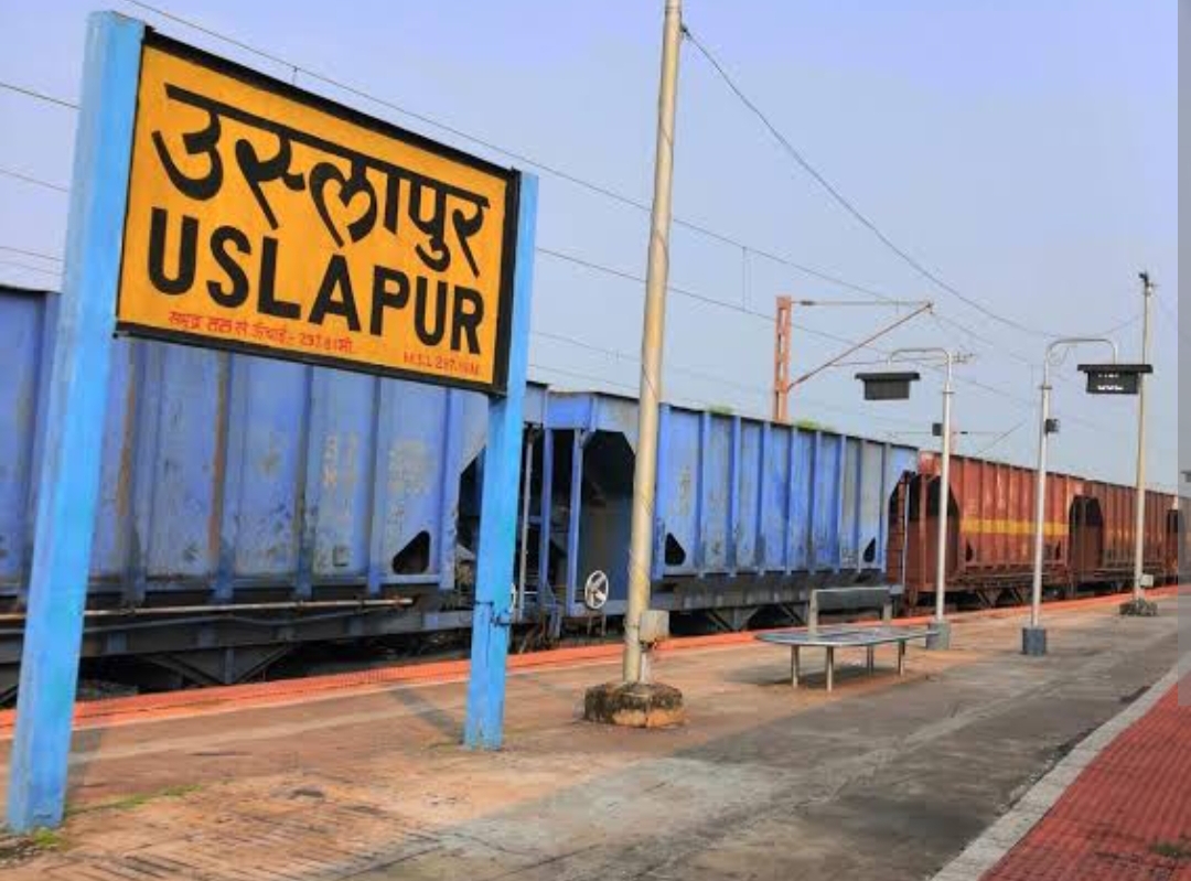 उसलापुर रेलवे स्टेशन में मौजूद स्लॉट में शॉर्ट सर्किट की वजह से लगी आग