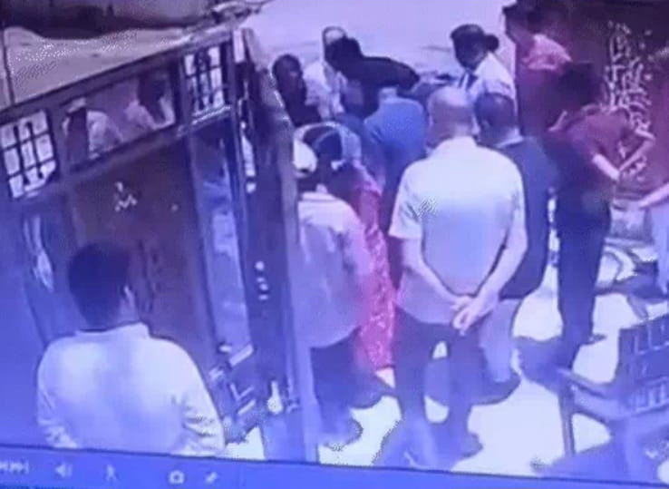 बिलासपुर के पूर्व महापौर और उनके बेटे पर बिल्डर के साथ मारपीट करने का आरोप, सिविल लाइन थाने में एफआईआर दर्ज
