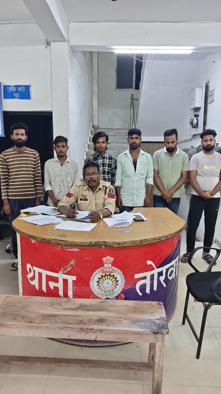 हिस्ट्रीशीटर और चाकूबाजों पर तोरवा पुलिस का शिकंजा, 6 बदमाशों को थाने बुलाकर दी चेतावनी